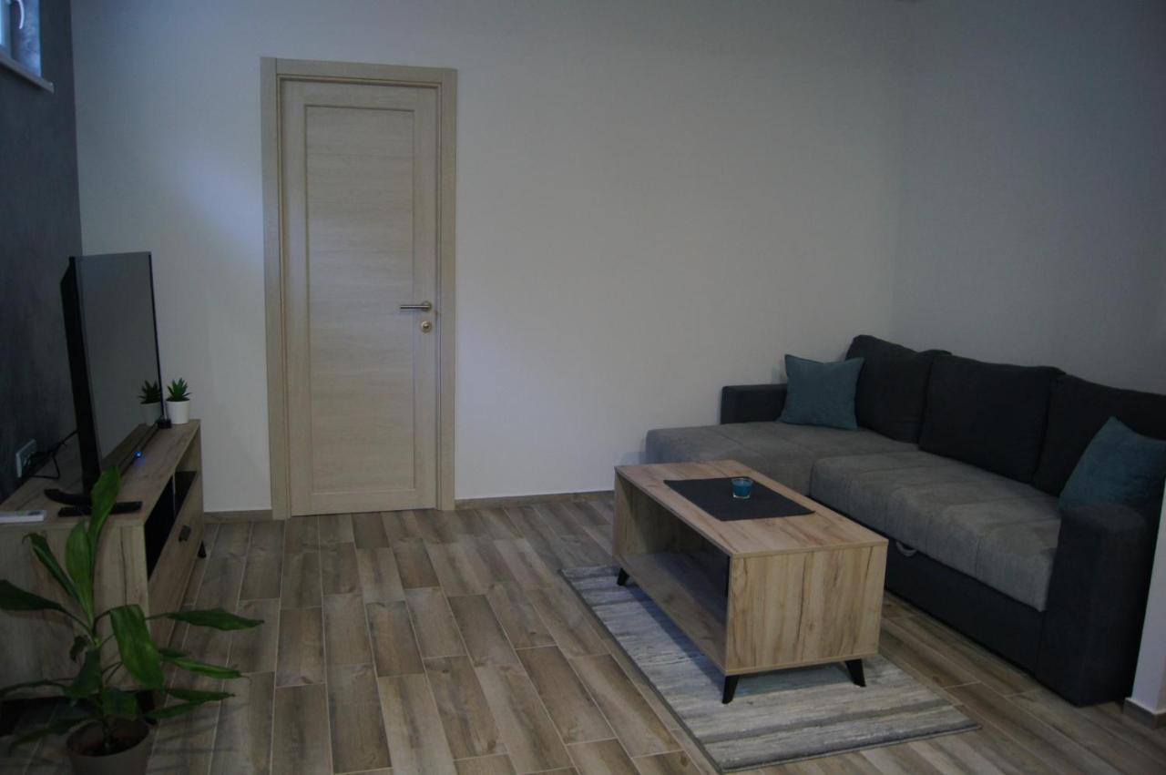 Apartman Una Karlofça Dış mekan fotoğraf